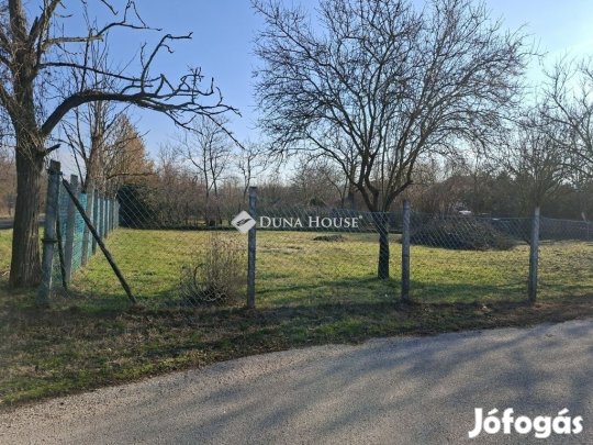 Eladó 753 nm-es telek Székesfehérvár