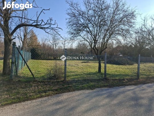 Eladó 753 nm-es telek Székesfehérvár