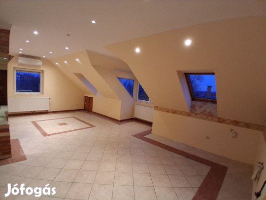 Eladó 75 nm-es Újszerű állapotú tégla lakás Pápa