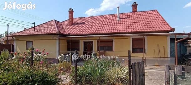 Eladó 75 nm-es ház Békés