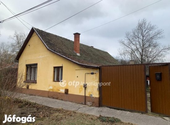Eladó 75 nm-es ház Cegléd
