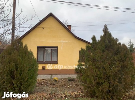 Eladó 75 nm-es ház Cegléd