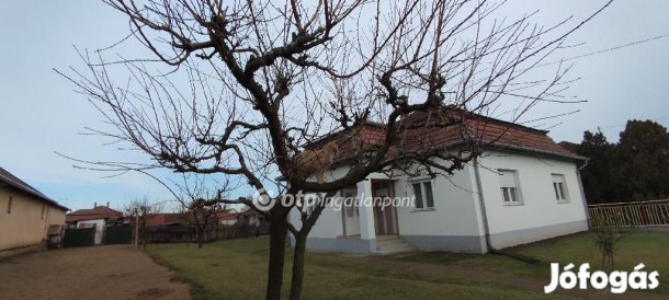 Eladó 75 nm-es ház Jászszentandrás