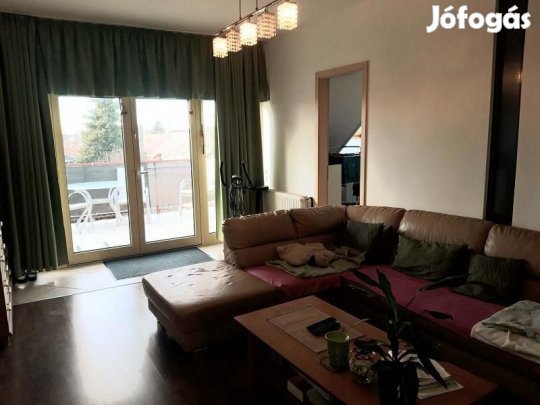 Eladó 75 nm-es ház Székesfehérvár