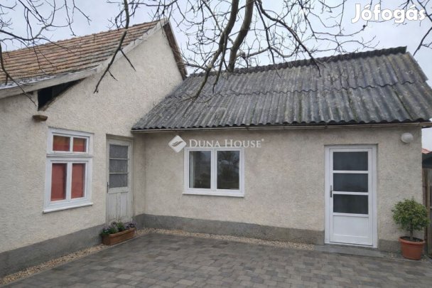 Eladó 75 nm-es ház Tápiószecső
