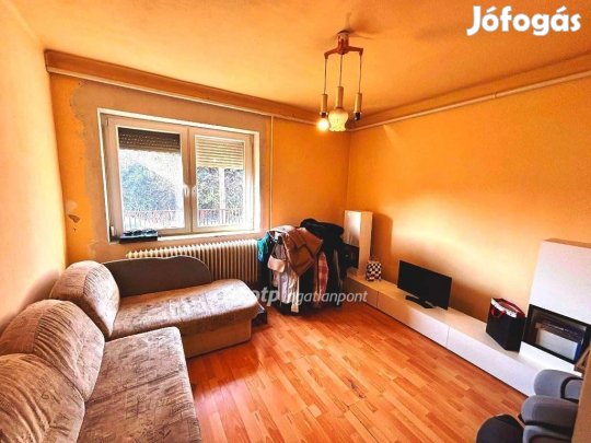 Eladó 75 nm-es ház Tass