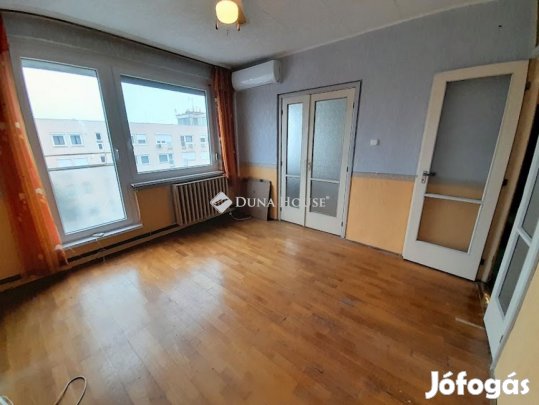 Eladó 75 nm-es lakás Békéscsaba