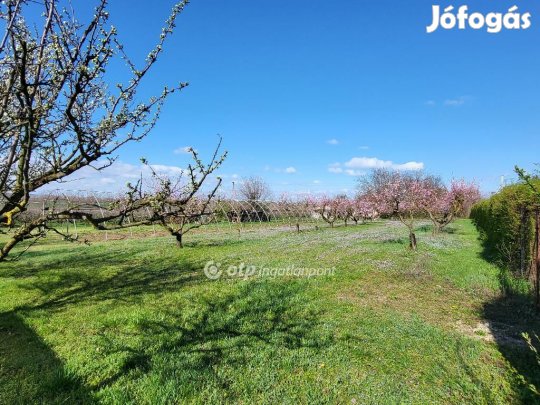 Eladó 763 nm-es telek Siófok