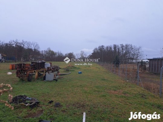 Eladó 7643 nm-es ipari ingatlan Monor