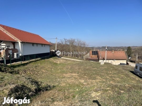 Eladó 769 nm-es telek Gomba