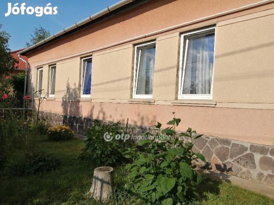 Eladó 76 nm-es ház Adács