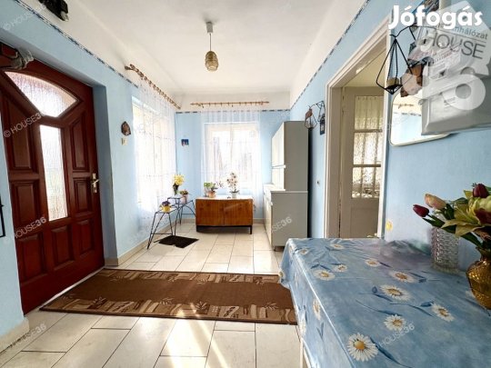 Eladó 76 nm-es ház Városföld