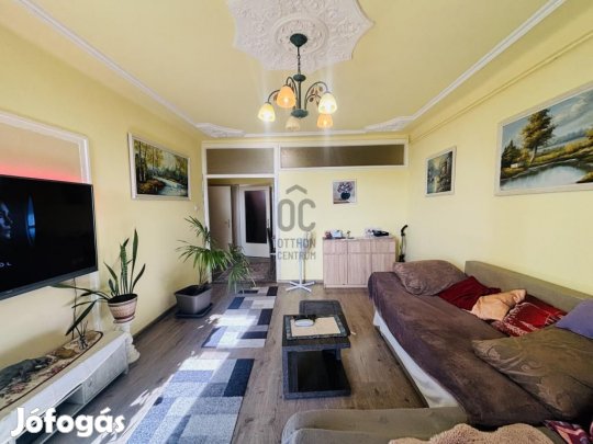 Eladó 76 nm-es lakás Cegléd