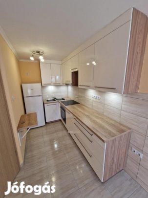 Eladó 76 nm-es lakás Győr