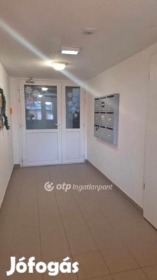 Eladó 76 nm-es lakás Szolnok