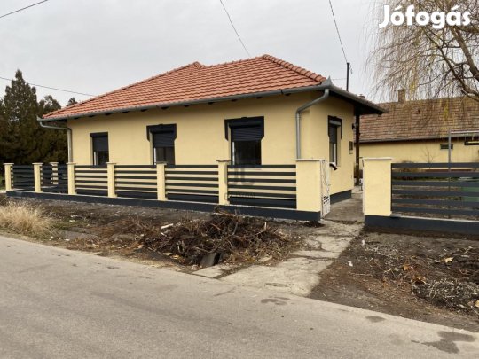 Eladó 77 nm-es ház Abony