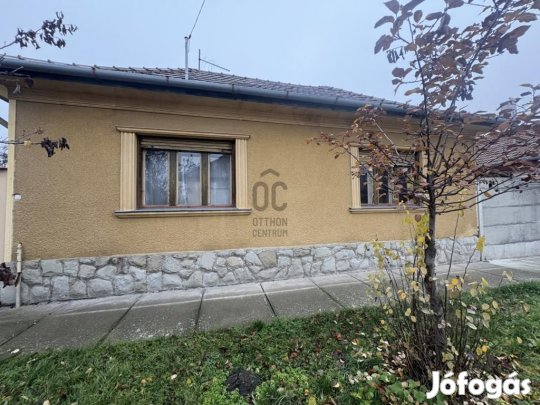 Eladó 77 nm-es ház Cegléd