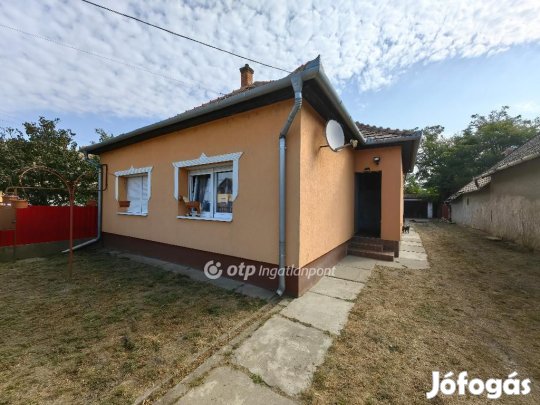 Eladó 77 nm-es ház Kunhegyes