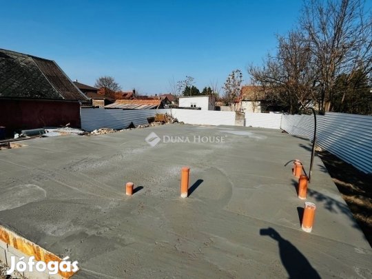 Eladó 77 nm-es ház Monor