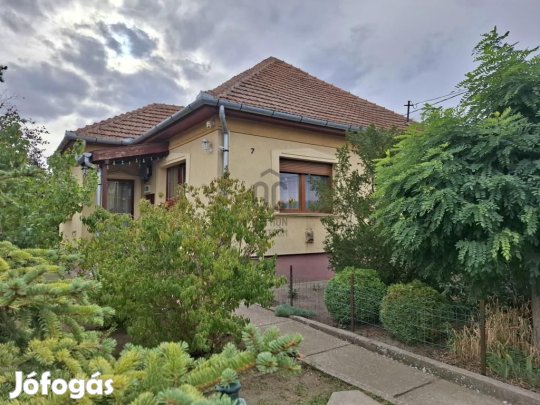 Eladó 77 nm-es ház Tápiószentmárton