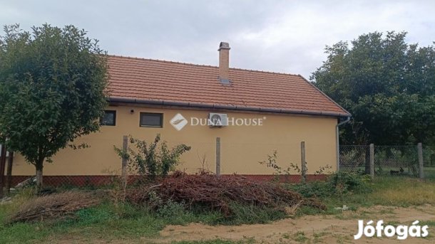Eladó 77 nm-es ház Úri