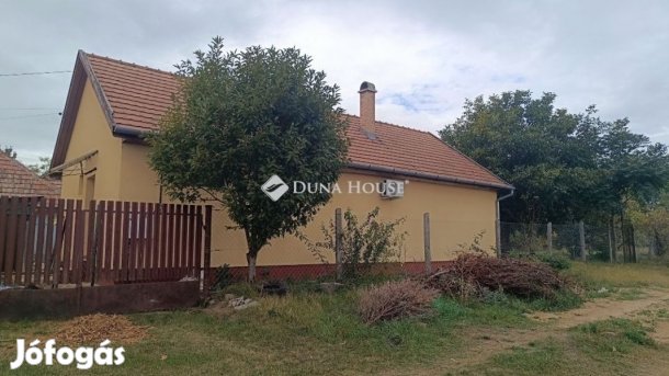 Eladó 77 nm-es ház Úri