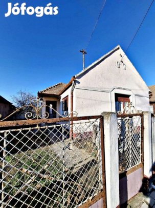 Eladó 78 nm-es Felújítandó Családi ház Csoma