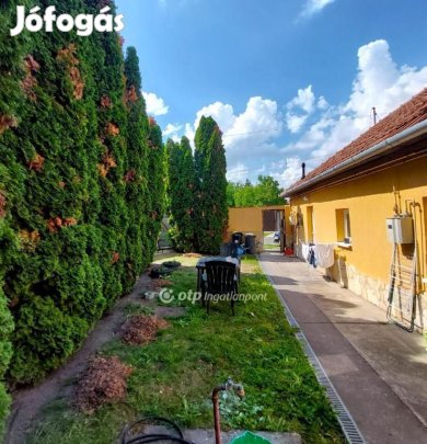 Eladó 78 nm-es ház Cegléd