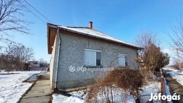 Eladó 78 nm-es ház Dévaványa