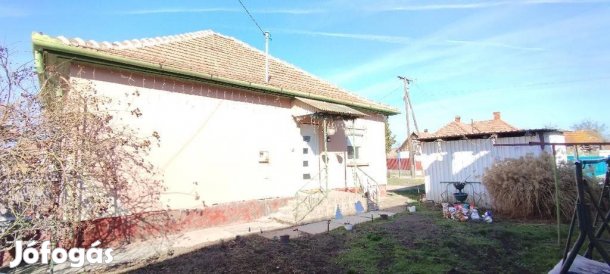 Eladó 78 nm-es ház Jászapáti