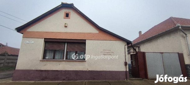 Eladó 78 nm-es ház Jászberény