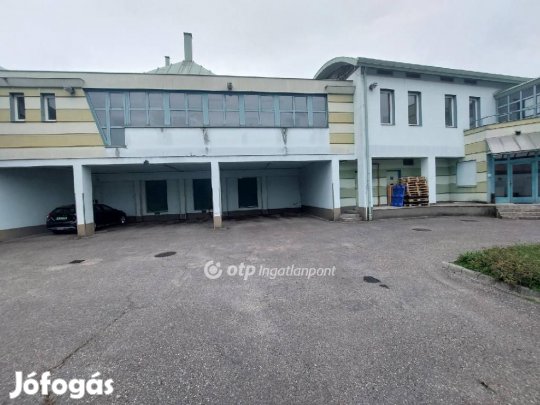 Eladó 790 m3 Üzlethelyiség, Kalocsám, forgalmas helyen.