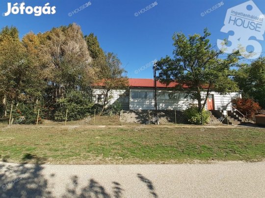 Eladó 790 nm-es üzem Petőfiszállás