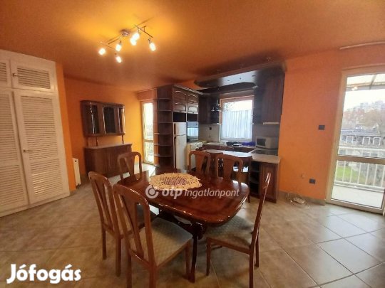 Eladó 79 nm-es lakás Debrecen