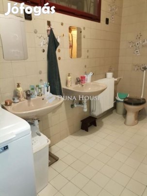 Eladó 79 nm-es lakás Pécs