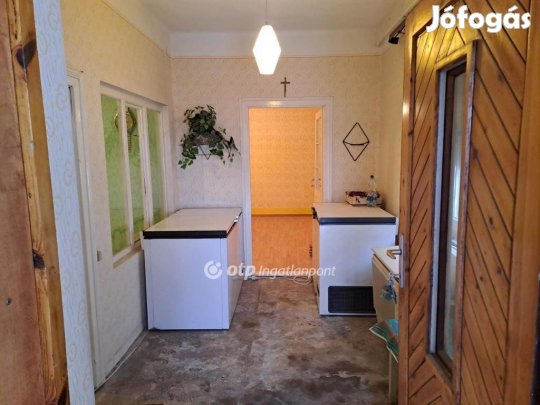 Eladó 80 nm-es ház Abasár