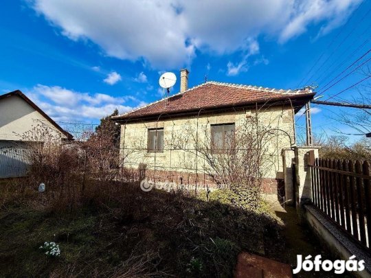 Eladó 80 nm-es ház Cegléd
