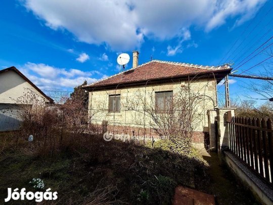 Eladó 80 nm-es ház Cegléd