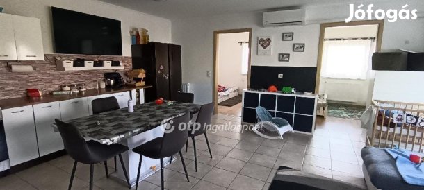 Eladó 80 nm-es ház Délegyháza