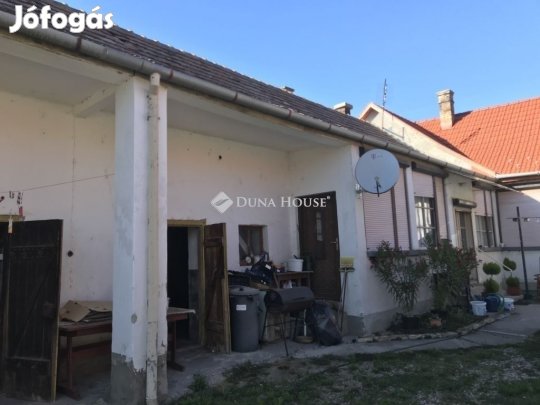 Eladó 80 nm-es ház Pátka