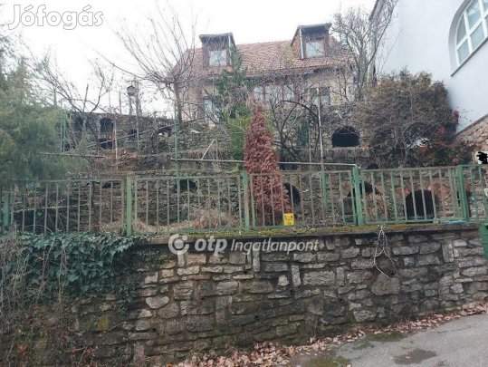 Eladó 80 nm-es ház Pécs