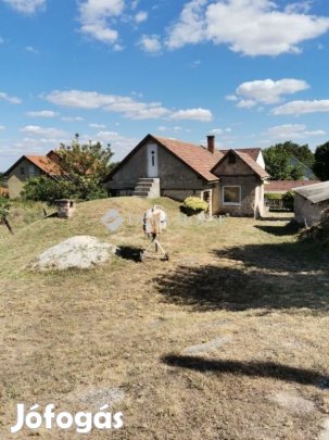 Eladó 80 nm-es ház Várpalota