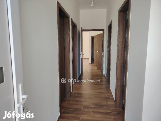 Eladó 80 nm-es ház Velence