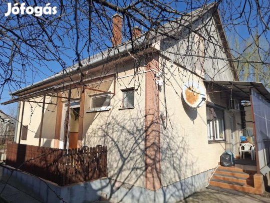 Eladó 81 nm-es Közepes állapotú Családi ház Hajdúszovát