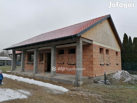 Eladó 81 nm-es ház Cegléd