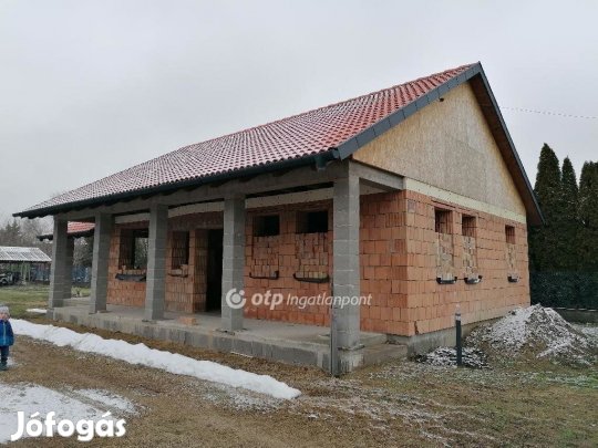 Eladó 81 nm-es ház Cegléd