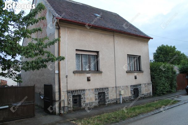 Eladó 81 nm-es ház Sárvár