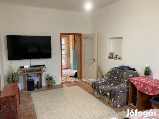 Eladó 81 nm-es lakás Csongrád