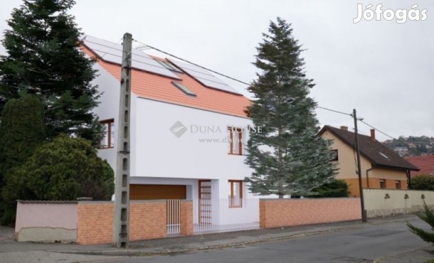 Eladó 81 nm-es lakás Pécs