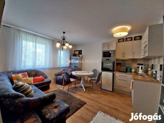 Eladó 81 nm-es lakás Szeged